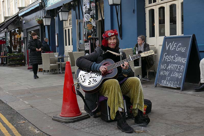 6B-Folk Singer P1490765.jpg