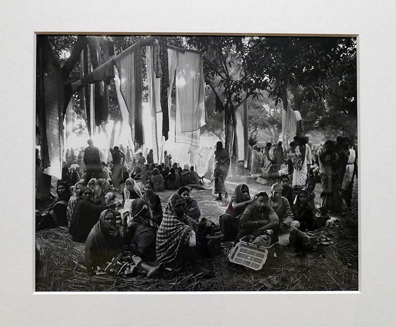 2-Indian Saris Drying at Sonepur Mela Festival 1993.jpg