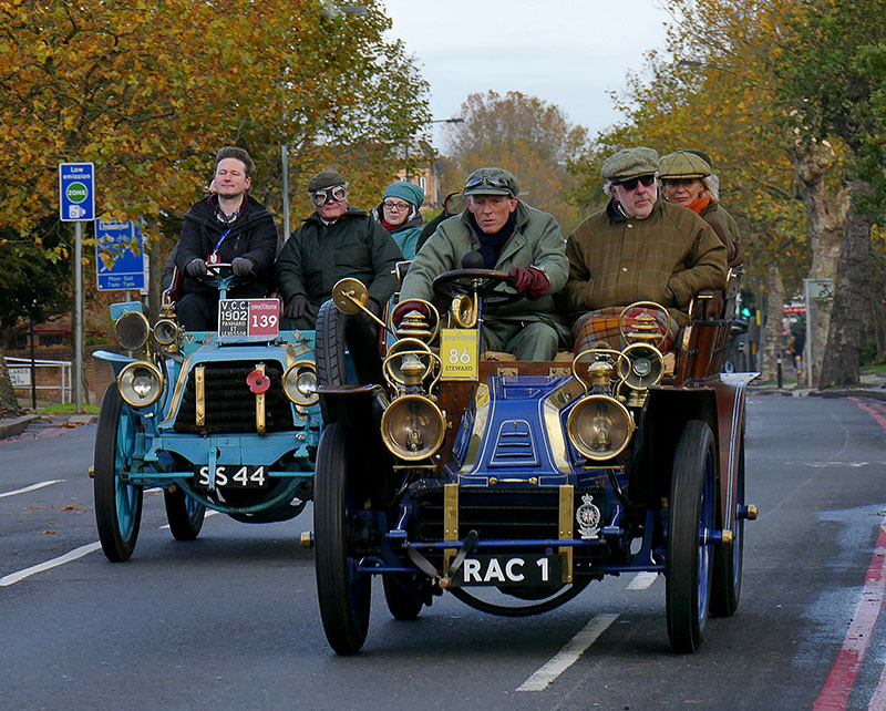 S45 1PXSP The Race - 1902 Panhard et Levassor & 1901 Mors 2.jpg