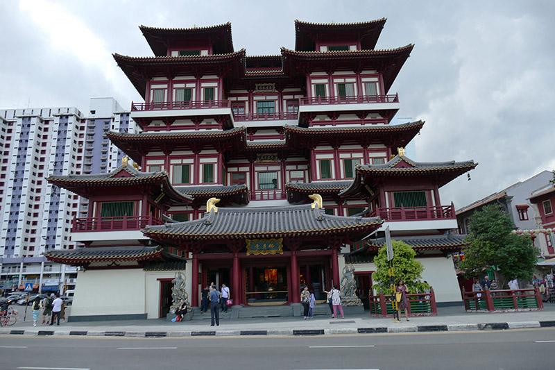 1-Singapore Budha Tooth Relic Temple 800.jpg