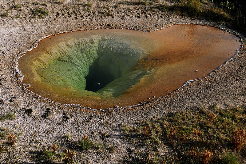 2-Small 3 m long rainbow hot spring.jpg