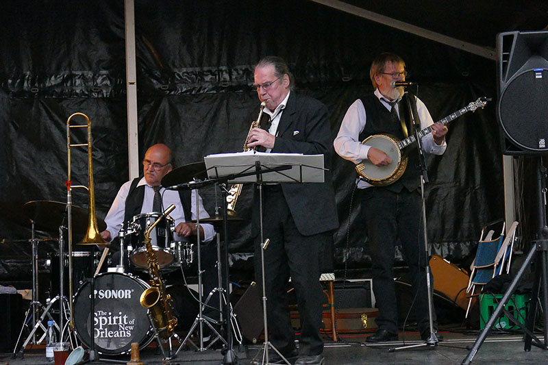 Jazz Band in City Centre.jpg