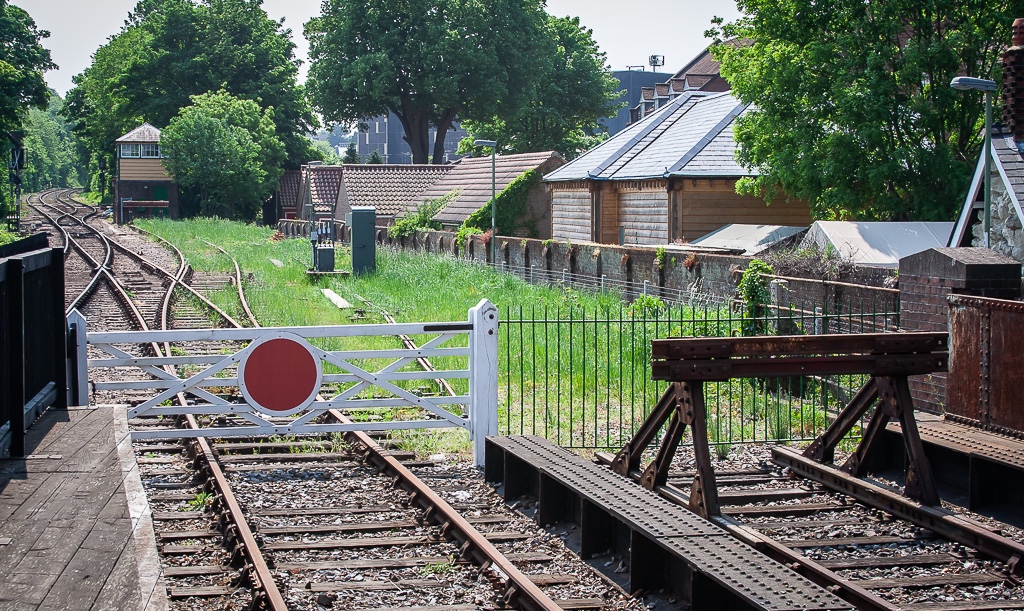 20080514 0117R South West Trains end of line at Alton.jpg