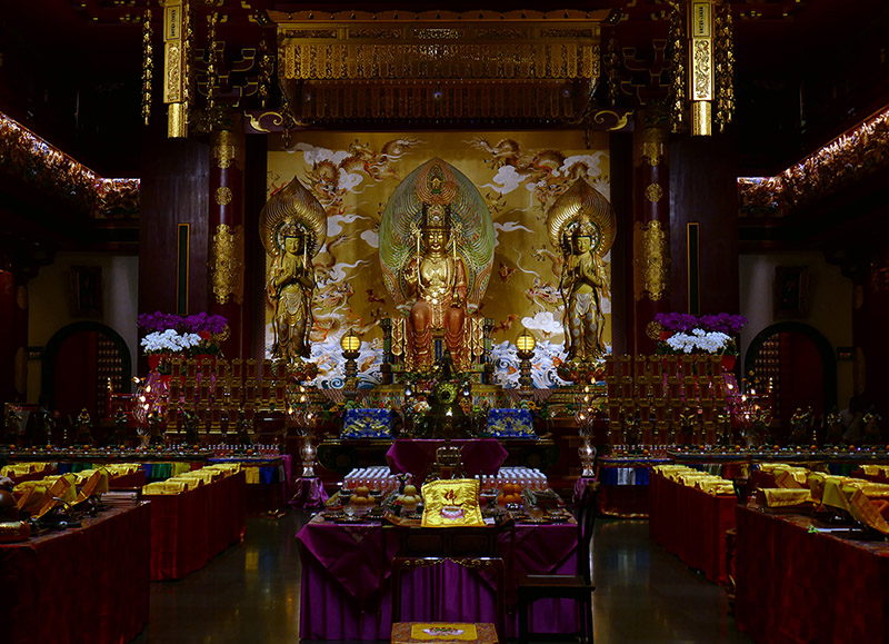 1-SingaporeTemple Altar 800.jpg