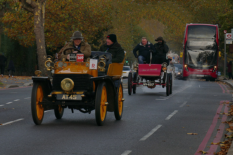 Vintage cars & the bus P1810905 800.jpg