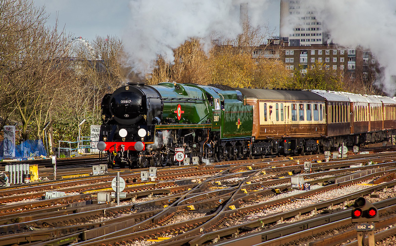 20111203 0014 'Clan Line' @ Clapham Junction.jpg