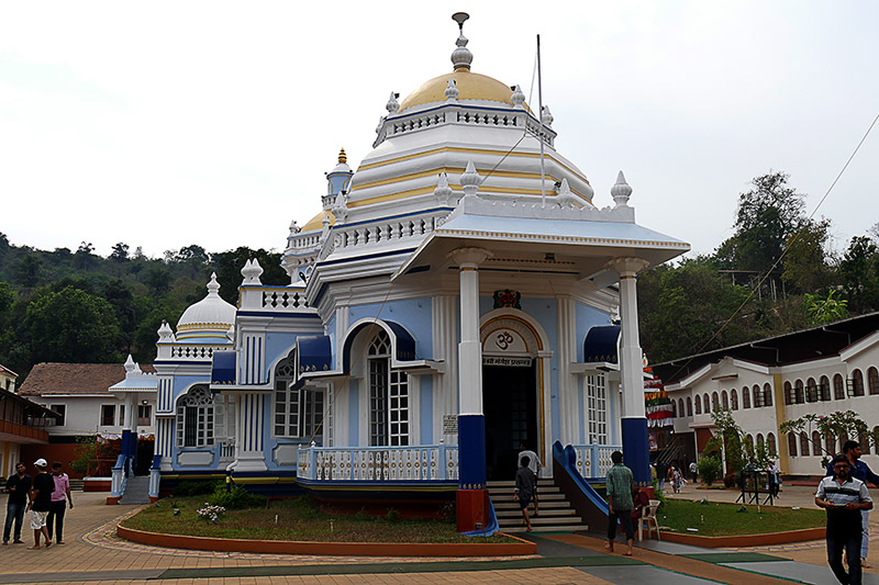 1-Lev Mangeshi Temple - Ponda Goa 800.jpg